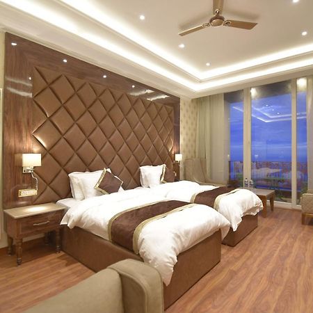 Grand Him Queen Hot And Cold Ac Centralized Dharamshala Exterior photo