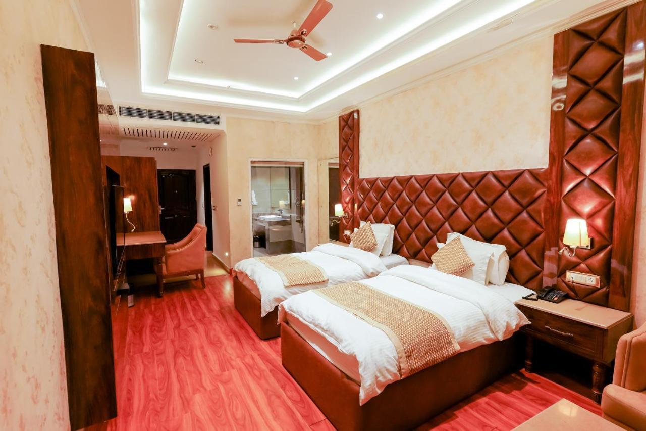 Grand Him Queen Hot And Cold Ac Centralized Dharamshala Exterior photo